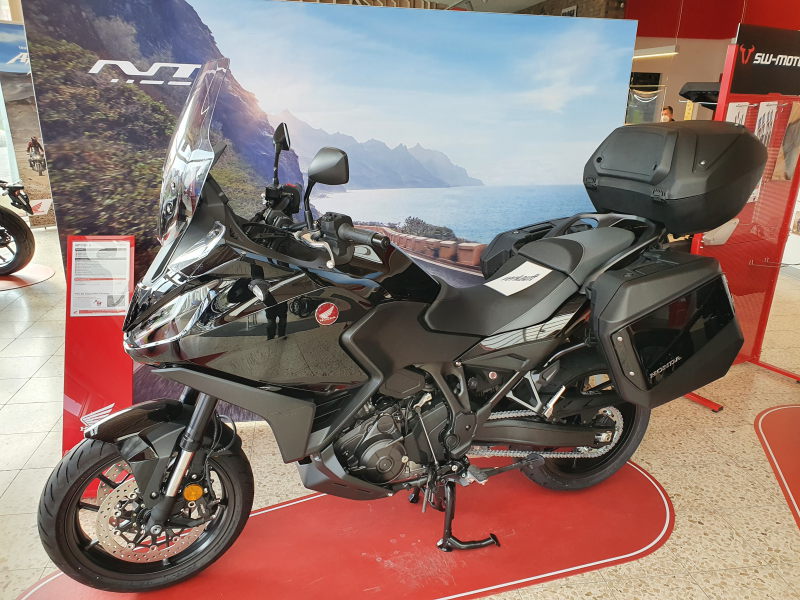 20220330_162800 Moped Honda NT 1100 